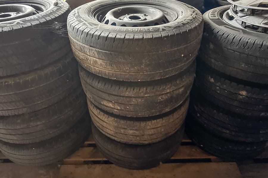 4 Sommerkompletträder Continental 235/65R16C 115/113R